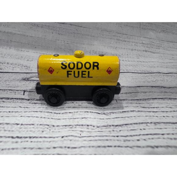 Thomas & Friends Wooden Railway Sodor Fuel Car - Picture 1 of 3